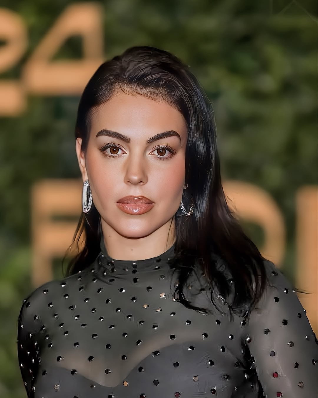 c罗女友乔治娜身穿长裙大秀身材#动态连更挑战