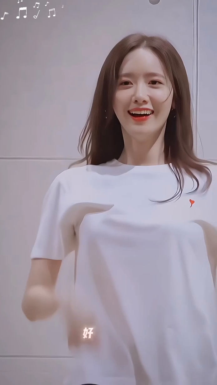 女团颜值天花板林允儿,身穿紧身牛仔裤动感热舞,舞姿优美太吸睛