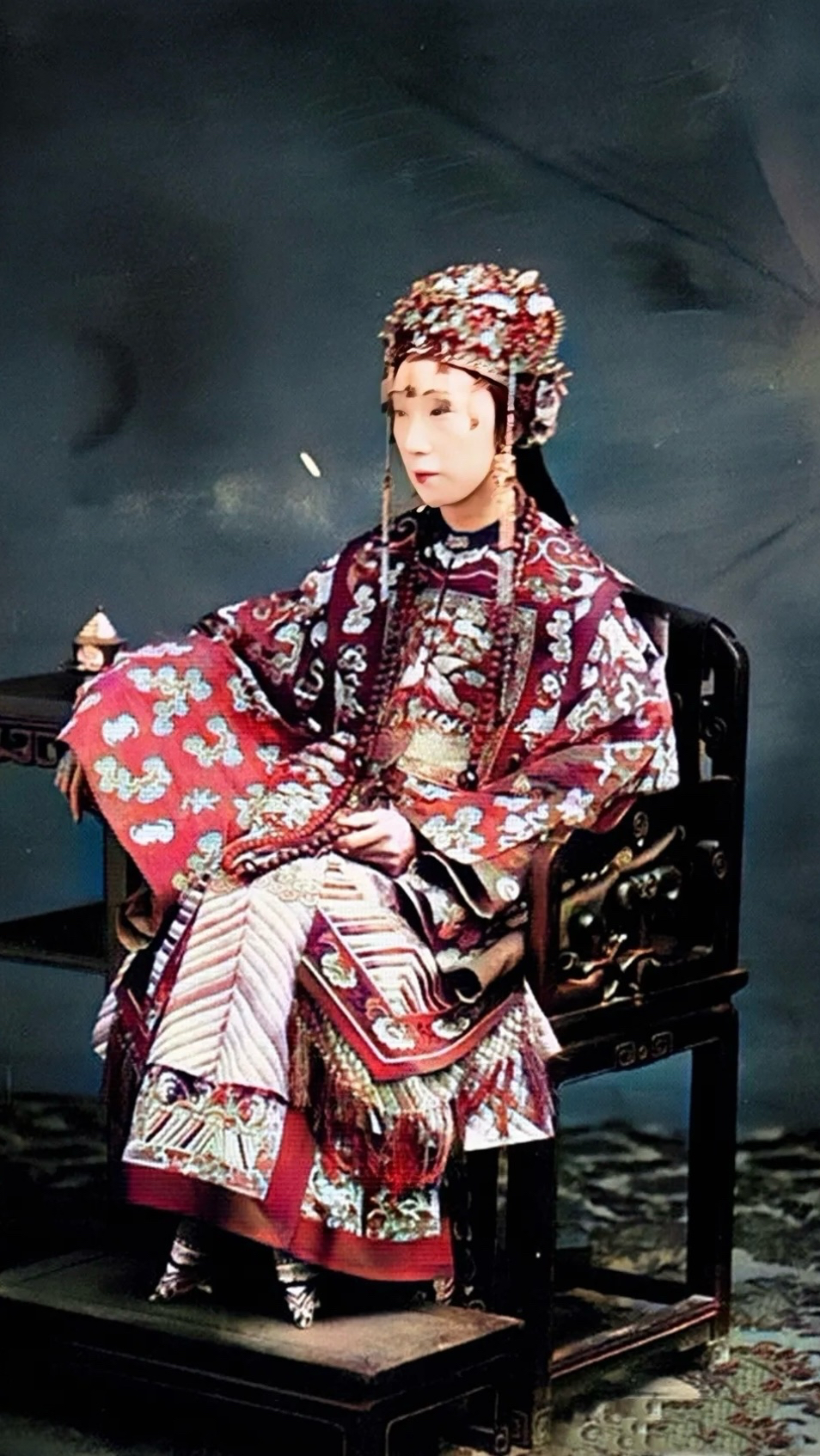 晚清影像:诰命夫人真实颜值,裹着精致的小脚,美艳绝伦