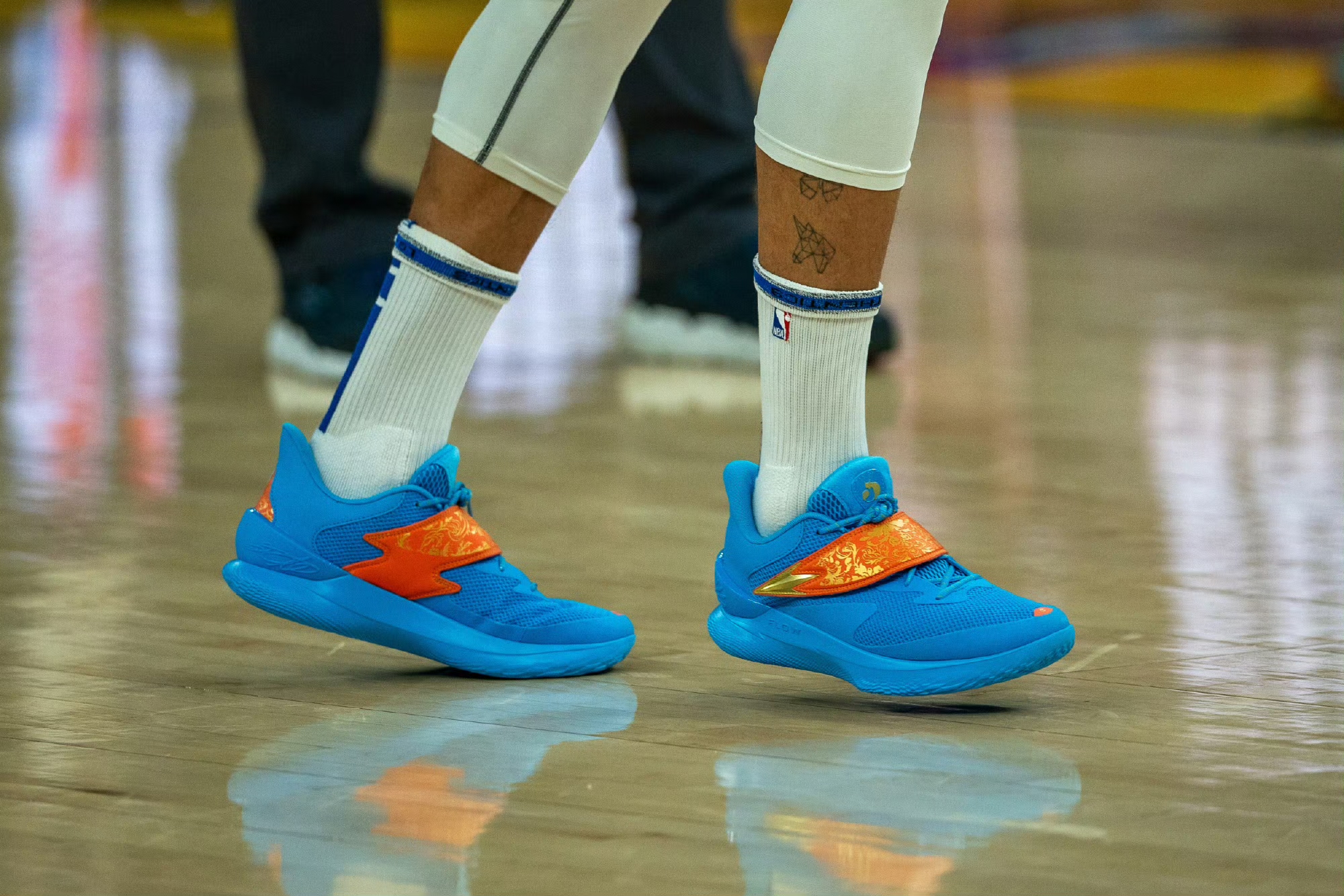 库里上脚curry fox 1 福克斯签名鞋