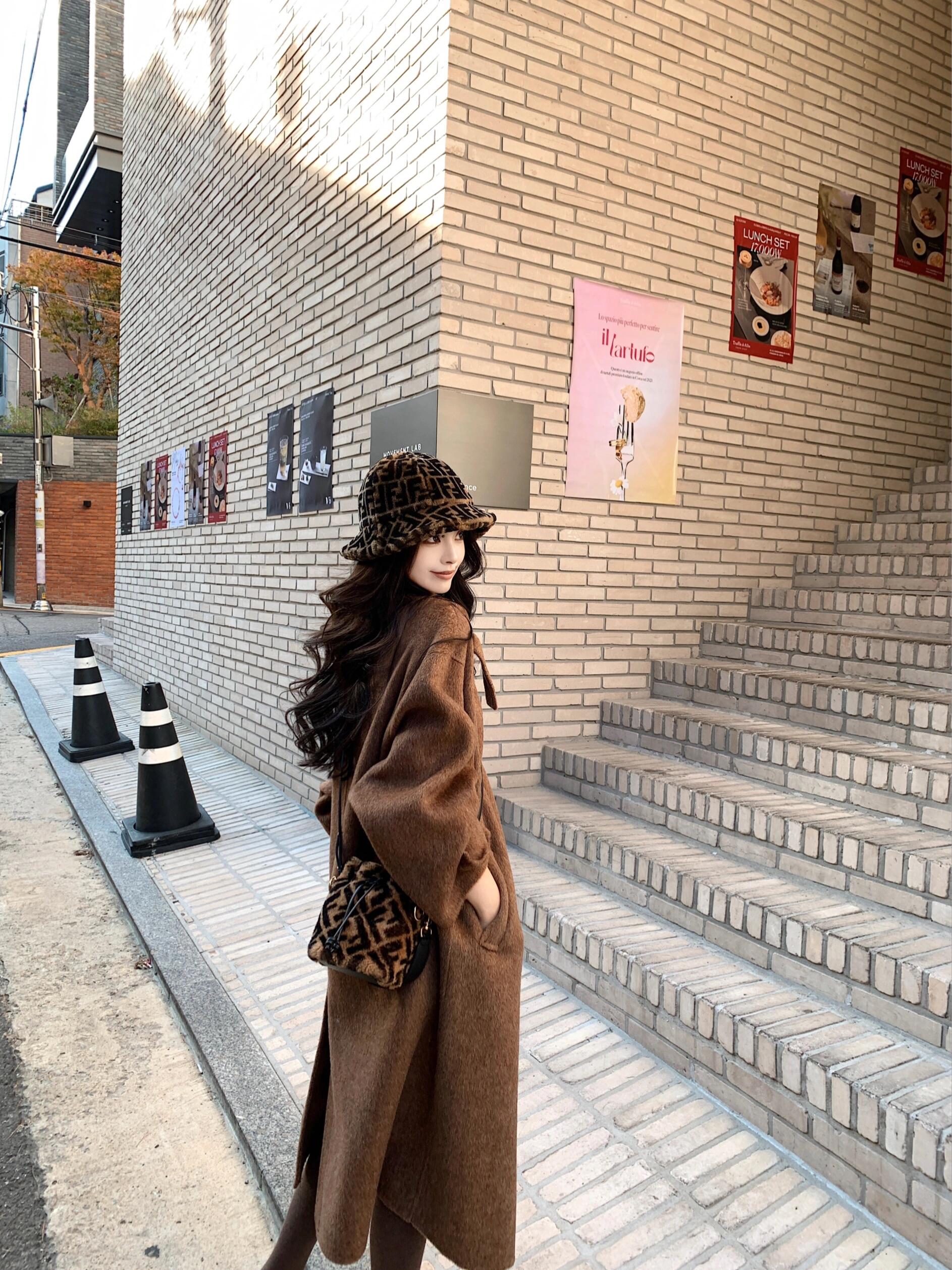 搭配毛绒绒的帽子,彷佛自己是电影里的女主