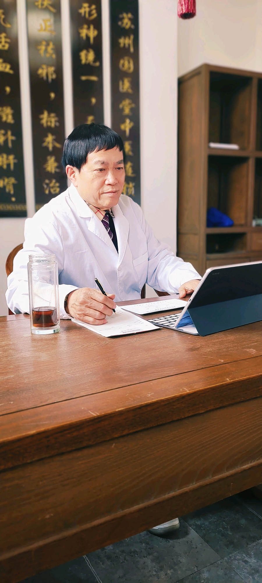 在中医看来,湿气是一种常见的致病因素,会让人感到身体沉重,困倦