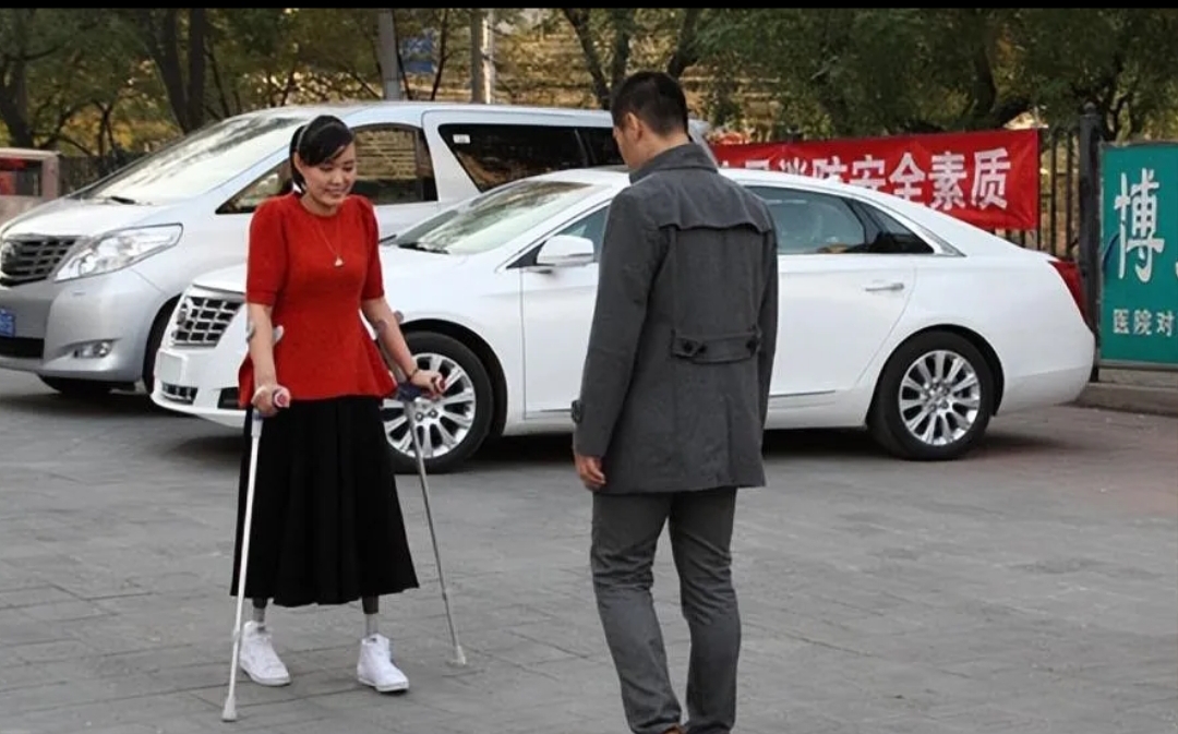2012 年 5 月黑龙江佳木斯市,28 岁的张丽莉,这位出身教育世家的女