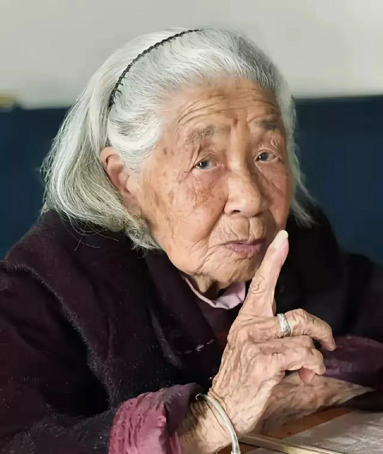 奶奶告诉我的16句"识人术",太准了:  1,第一个,害羞的女人,多善良.