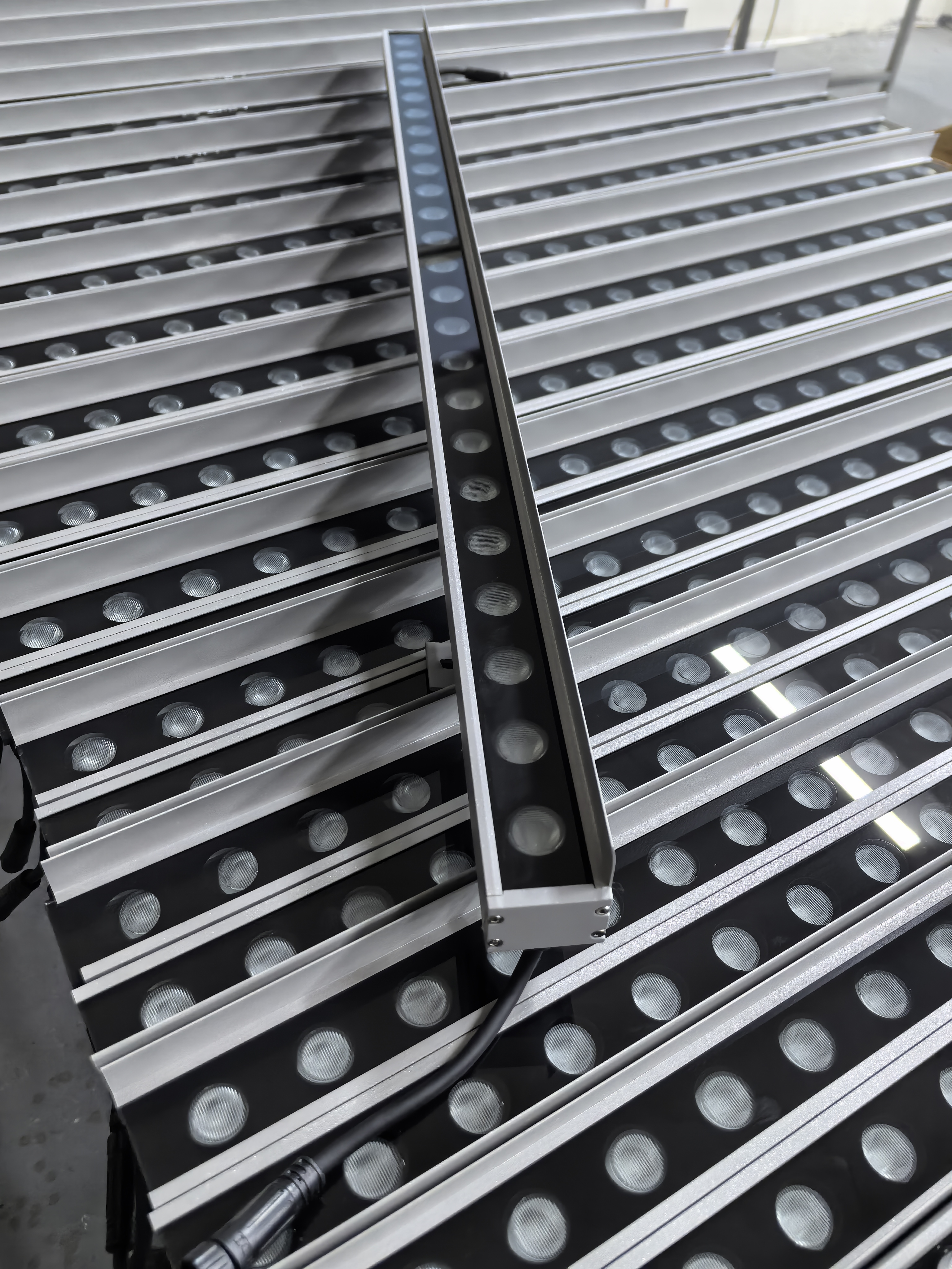 Placa de retenci¨®n de faro combinado delantero HOWO - Vista frontal