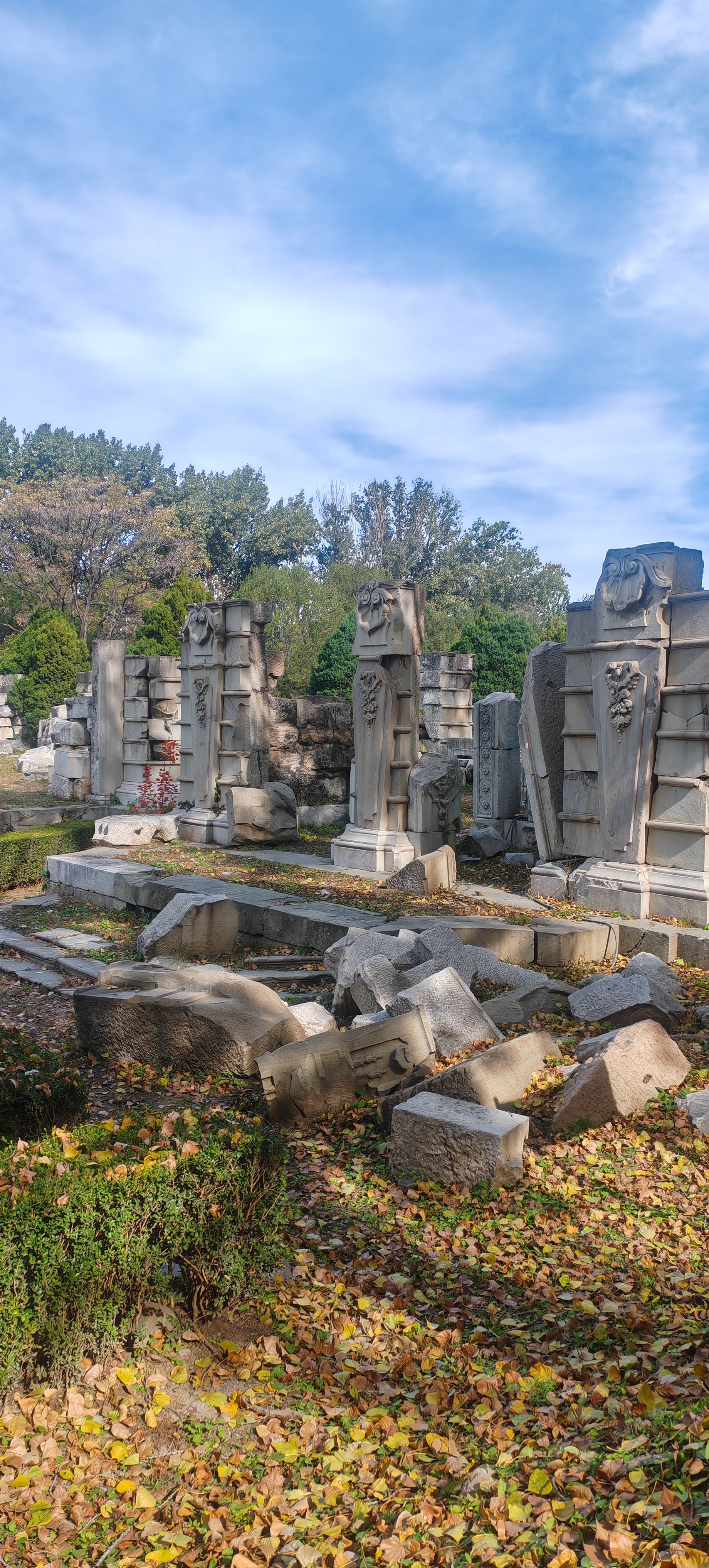 "  一直推崇的西方文明,在圆明园的残石断臂上绝对是颠覆了我们的认知