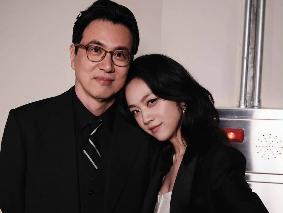 汤唯金泰勇合体亮相青龙节恩爱甜蜜成焦点