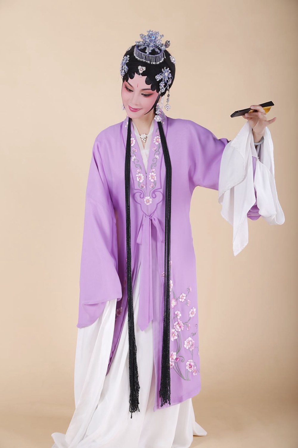 多才多艺的余玉婵,是杭州黄龙越剧团的戚派花旦,也是抖音主播#动态连