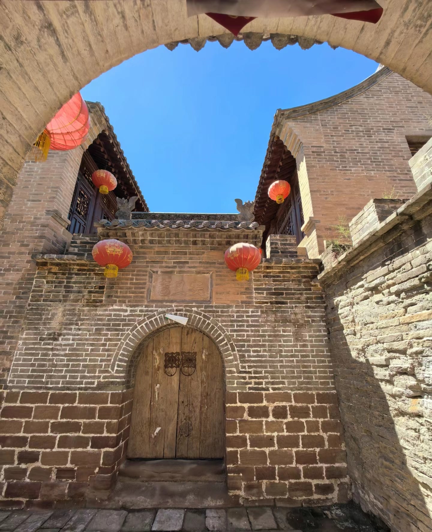 山西省吕梁市临县碛口古镇的古村落