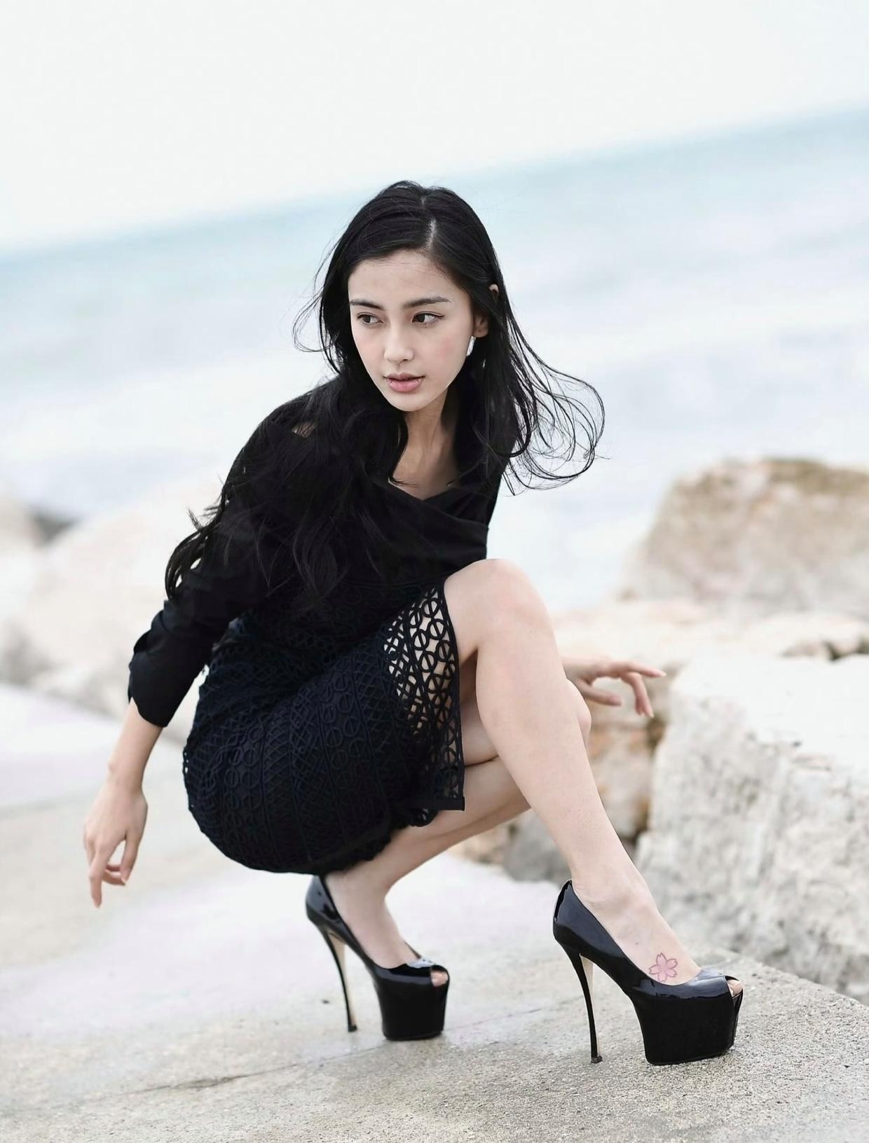 杨颖的高跟鞋真是夸张,她本身个子就高,却还穿这么高的鞋