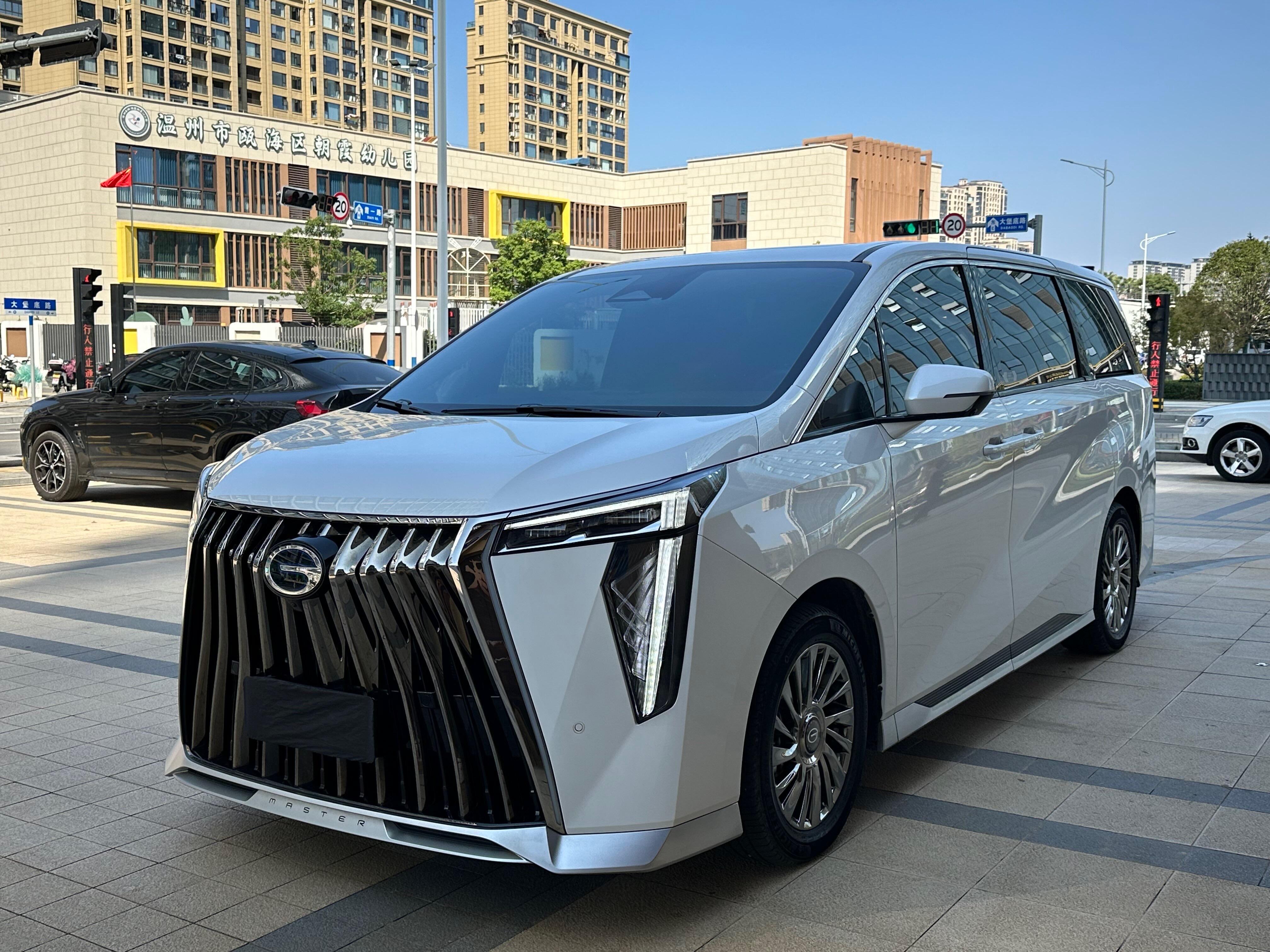 "传祺m8宗师混动版:28.68万起,中大型mpv新标杆"