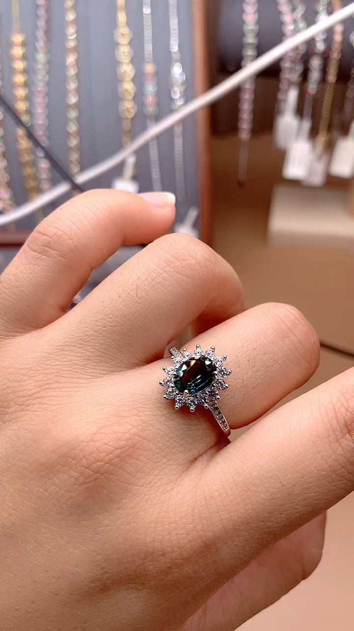 天然蓝宝石戒指,s925银镶嵌,经典戴妃款.