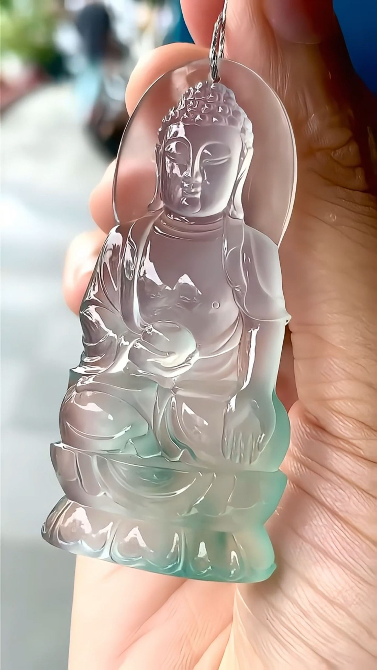 观音翡翠吊坠寓意(观音翡翠吊坠寓意和象征) 第2张