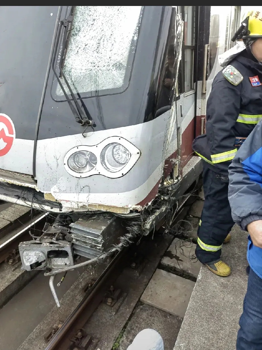 第1,施工方老板 这么大的事故,老板肯定跑不了了