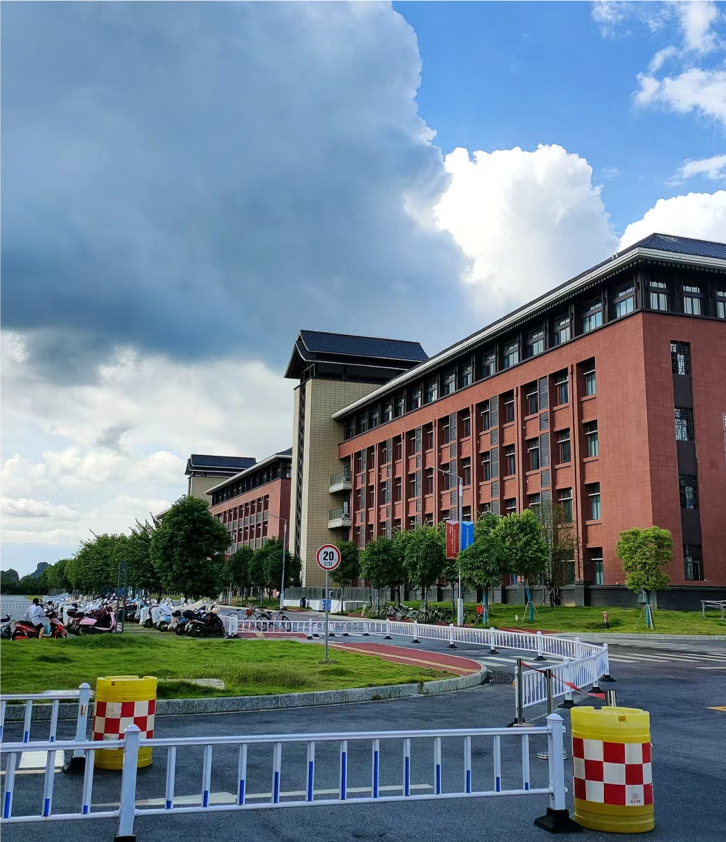 1.先说出行,才52岁,自己会开四轮车,却舍不得买