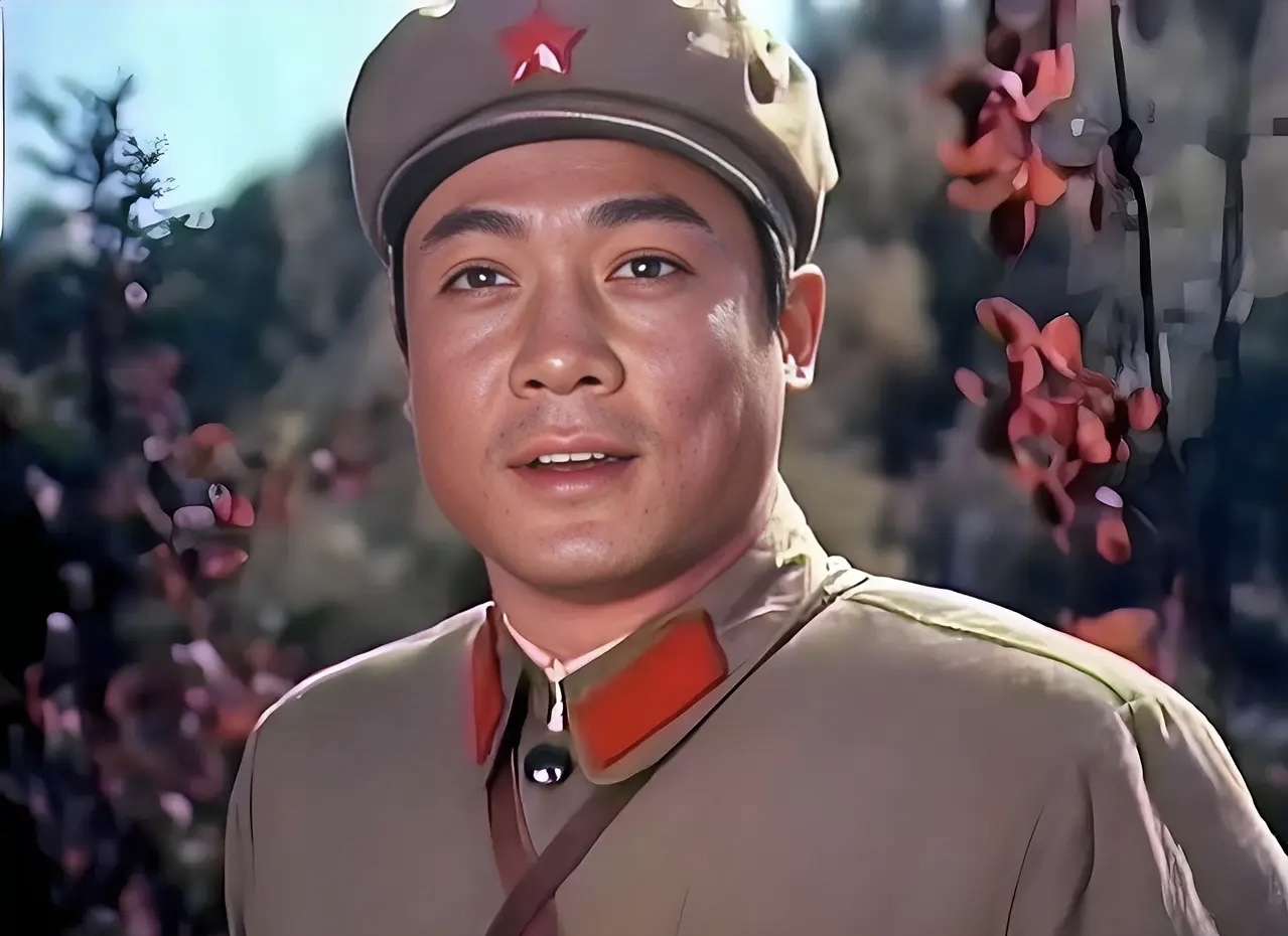 他是谁?如今,可能记得他的朋友,也早已是人到中年了