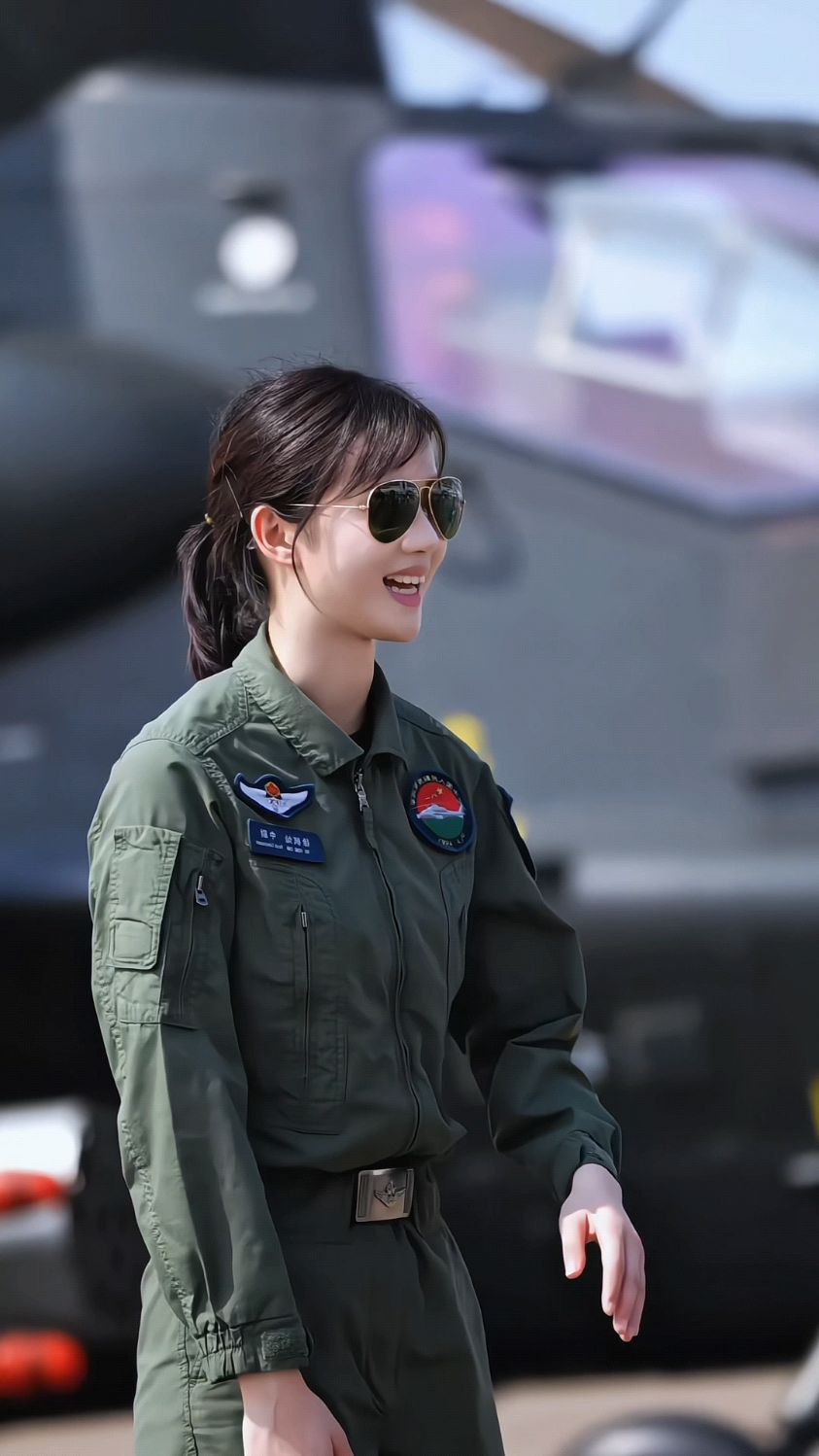 90后最美的飞行员 徐枫灿,年庆24岁又美又彪,真是巾帼不让须眉