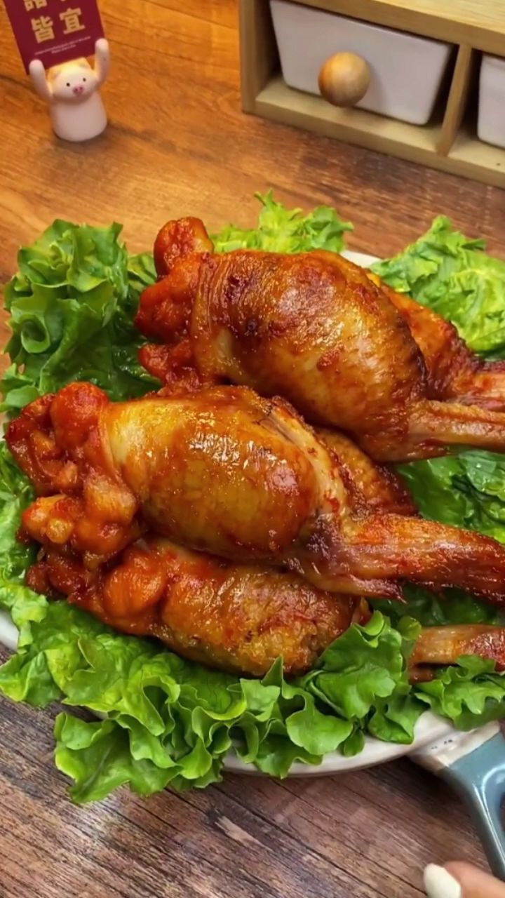 鸡翅包饭 娇嫩的奥尔良鸡翅包裹着糯叽叽的糯米一口下去太满足了