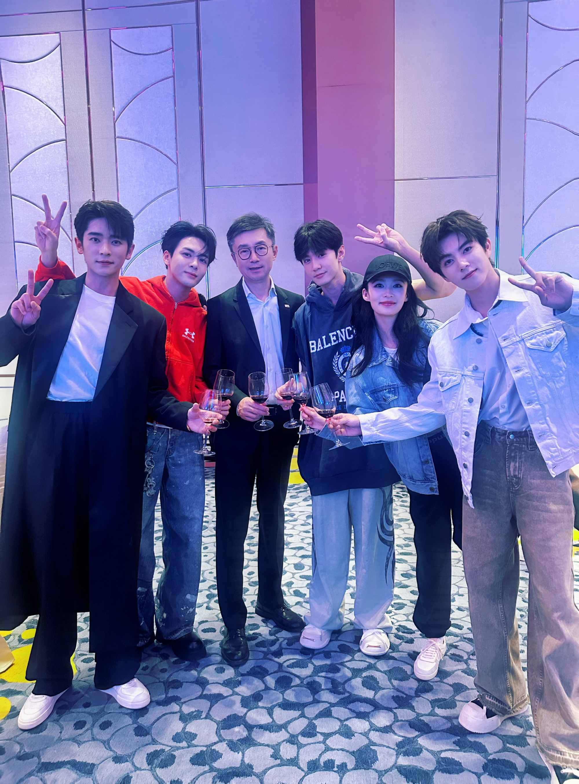 李沁和诸多男演员合照,你觉得谁最帅?