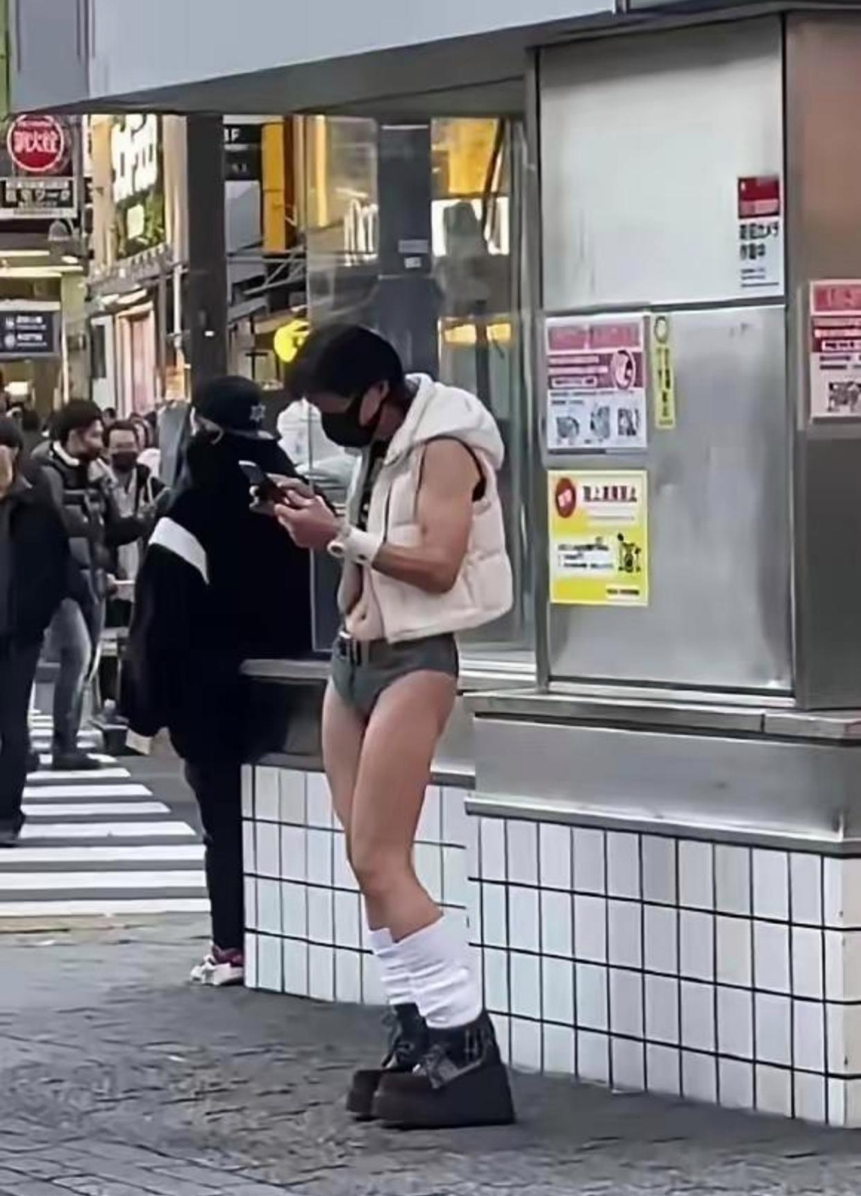 你说他冷吧?