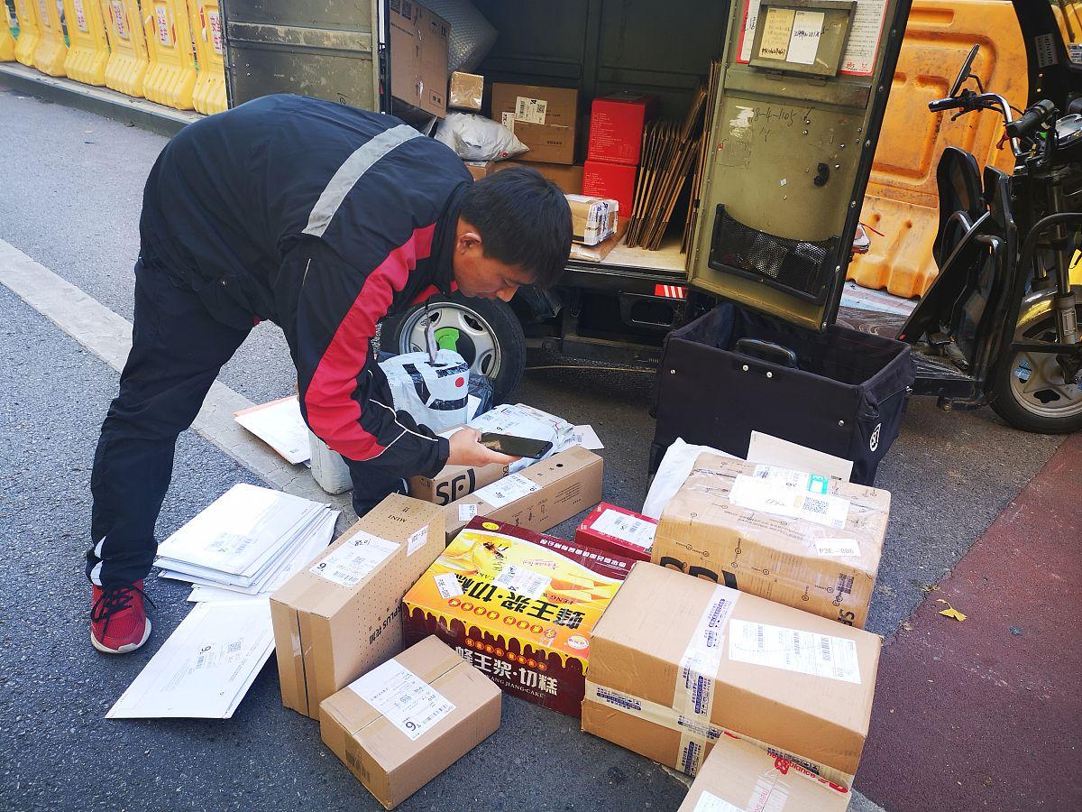 现在真菜 快递图片别人快递快递装错了图片真实快递员派件照片送快递