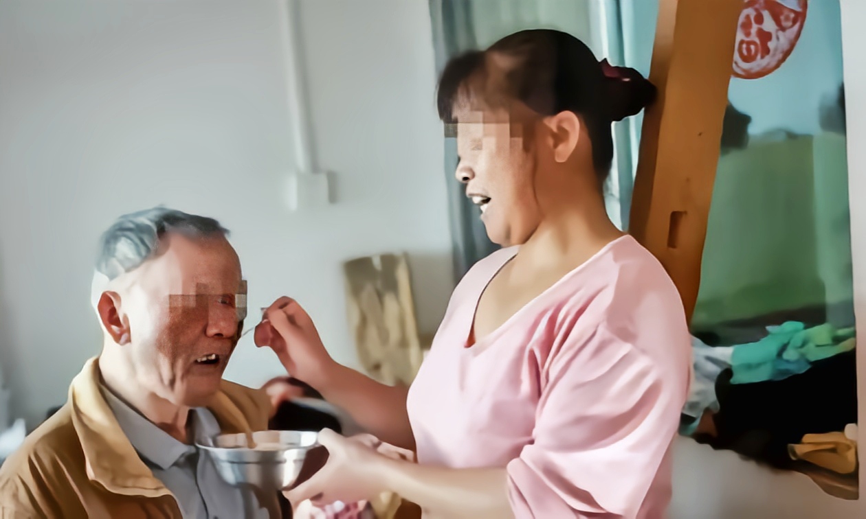 关于独居老人找保姆8000洗碗工的信息