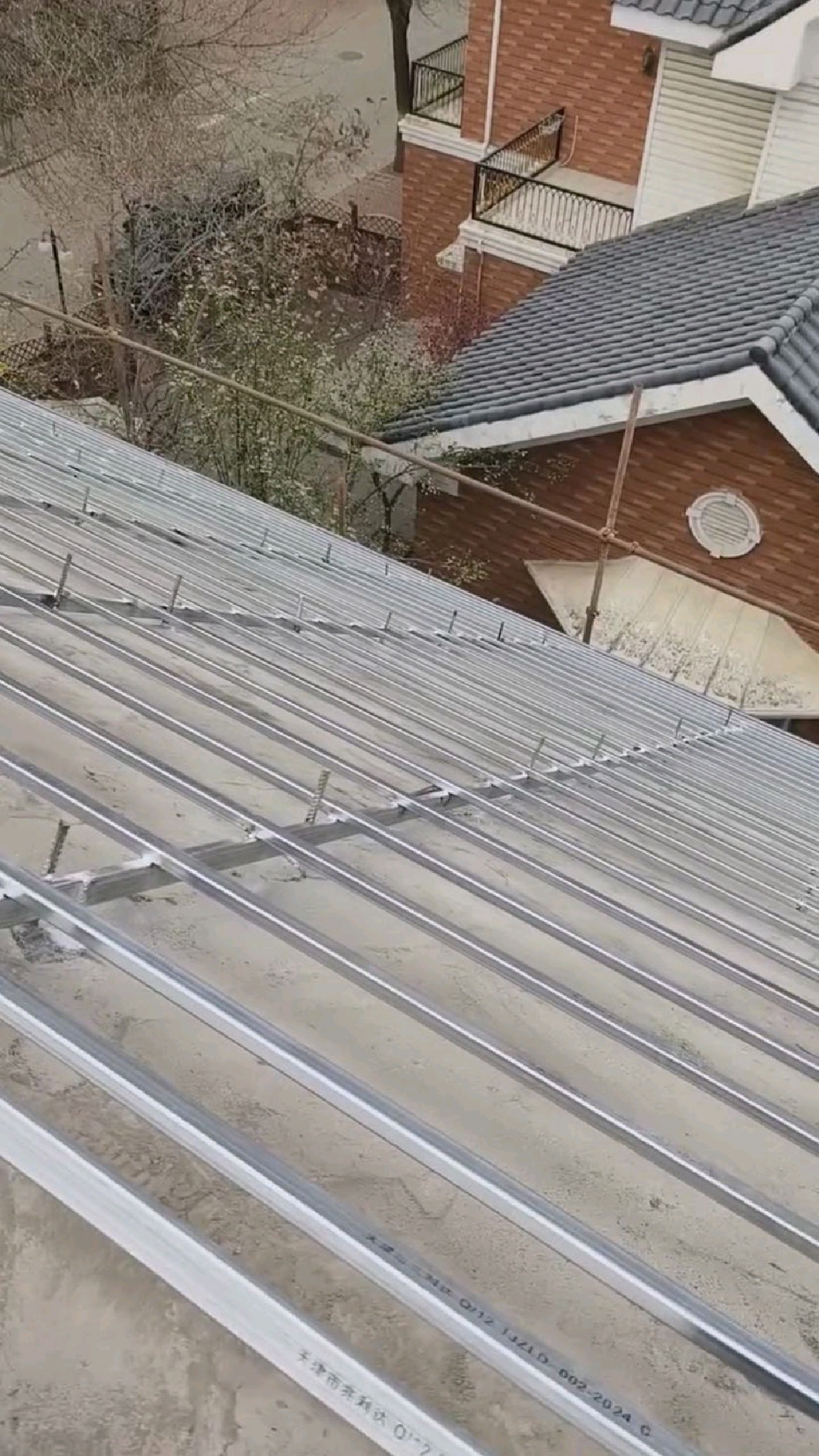 专业承接各种屋面瓦工程施工