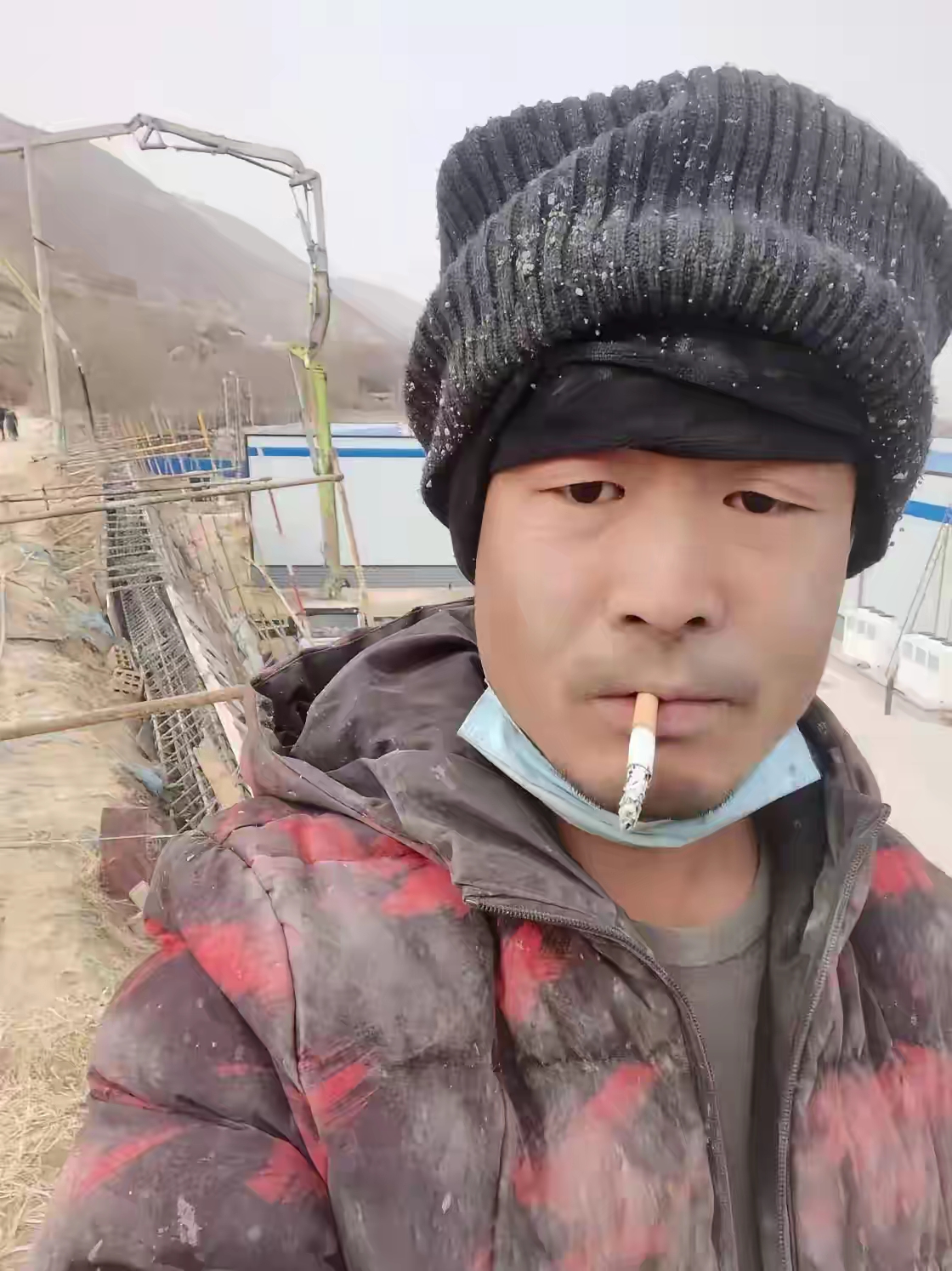 他听说新疆捡玉能发财,90后小伙子放弃固定工作,选择