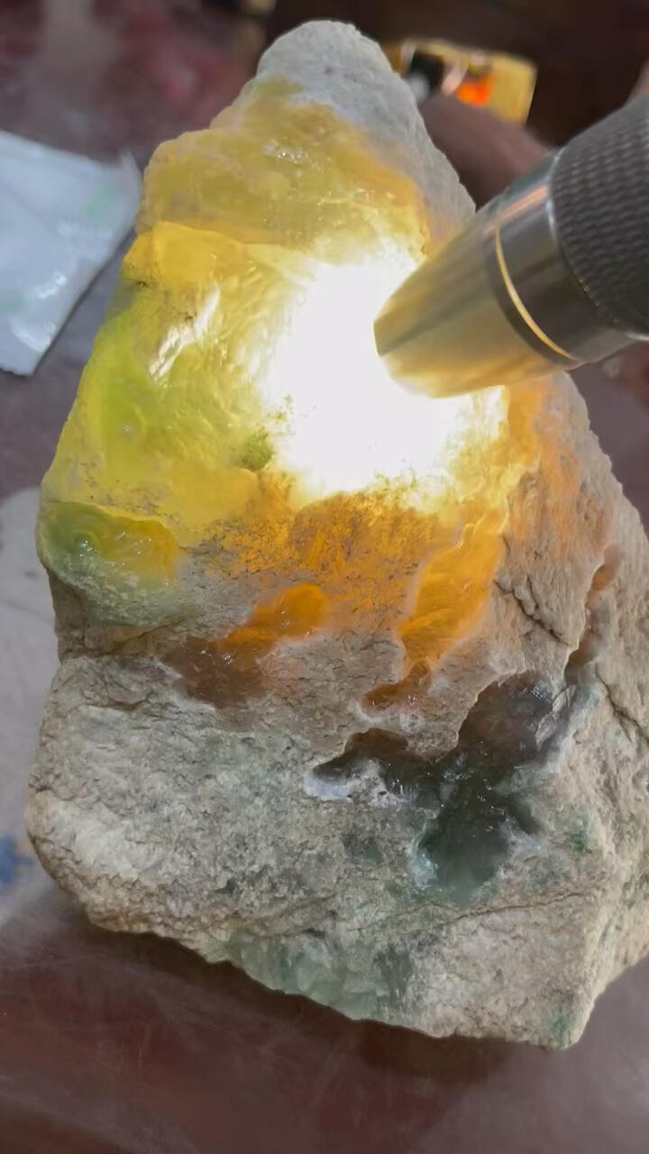 翡翠玉产地在哪里(翡翠玉产地在哪里最好)