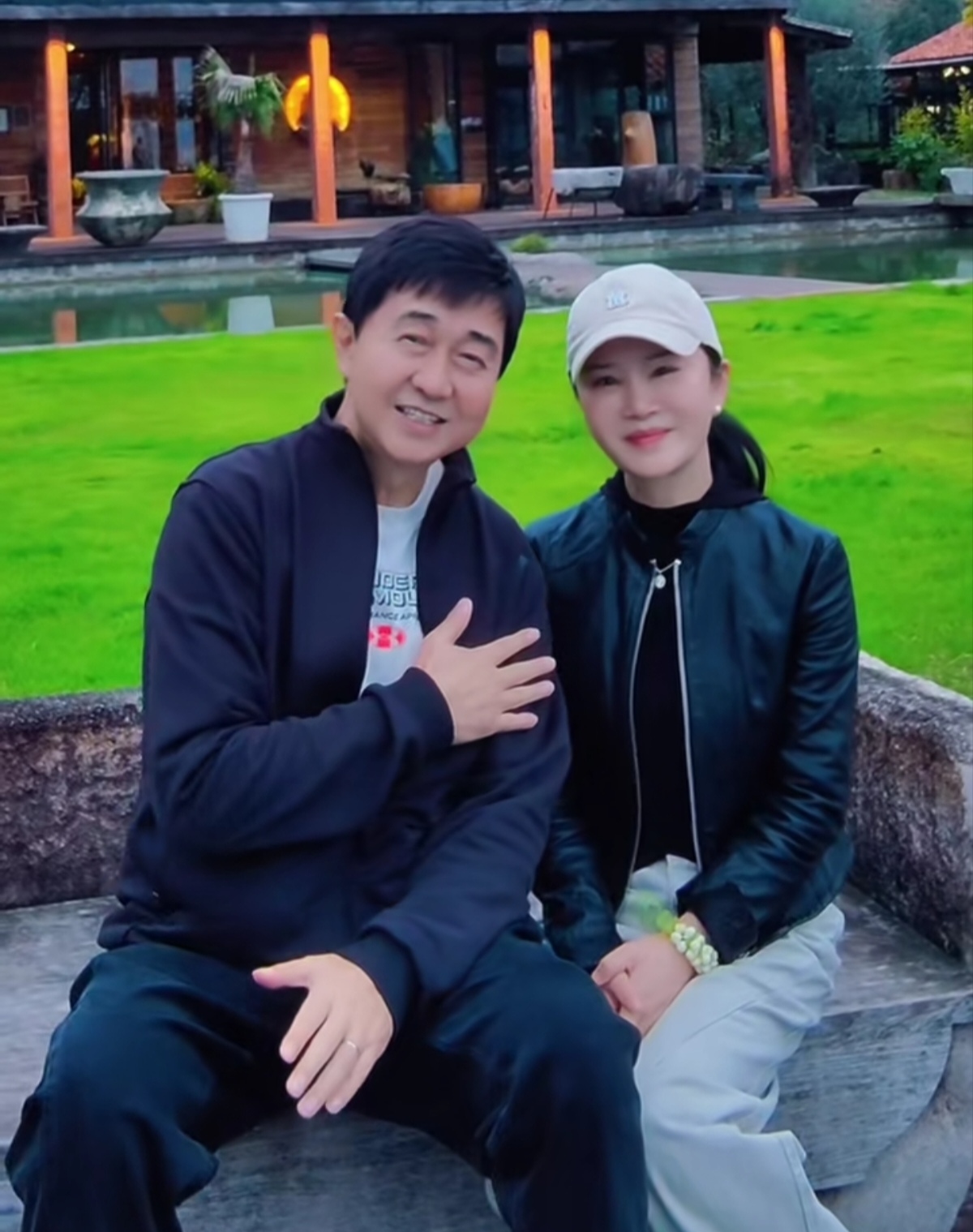付笛生任静恩爱夫妻,形影不离