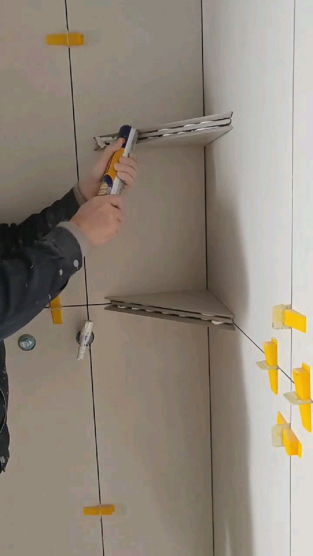 专业贴瓷砖#瓷砖三角置物架制作