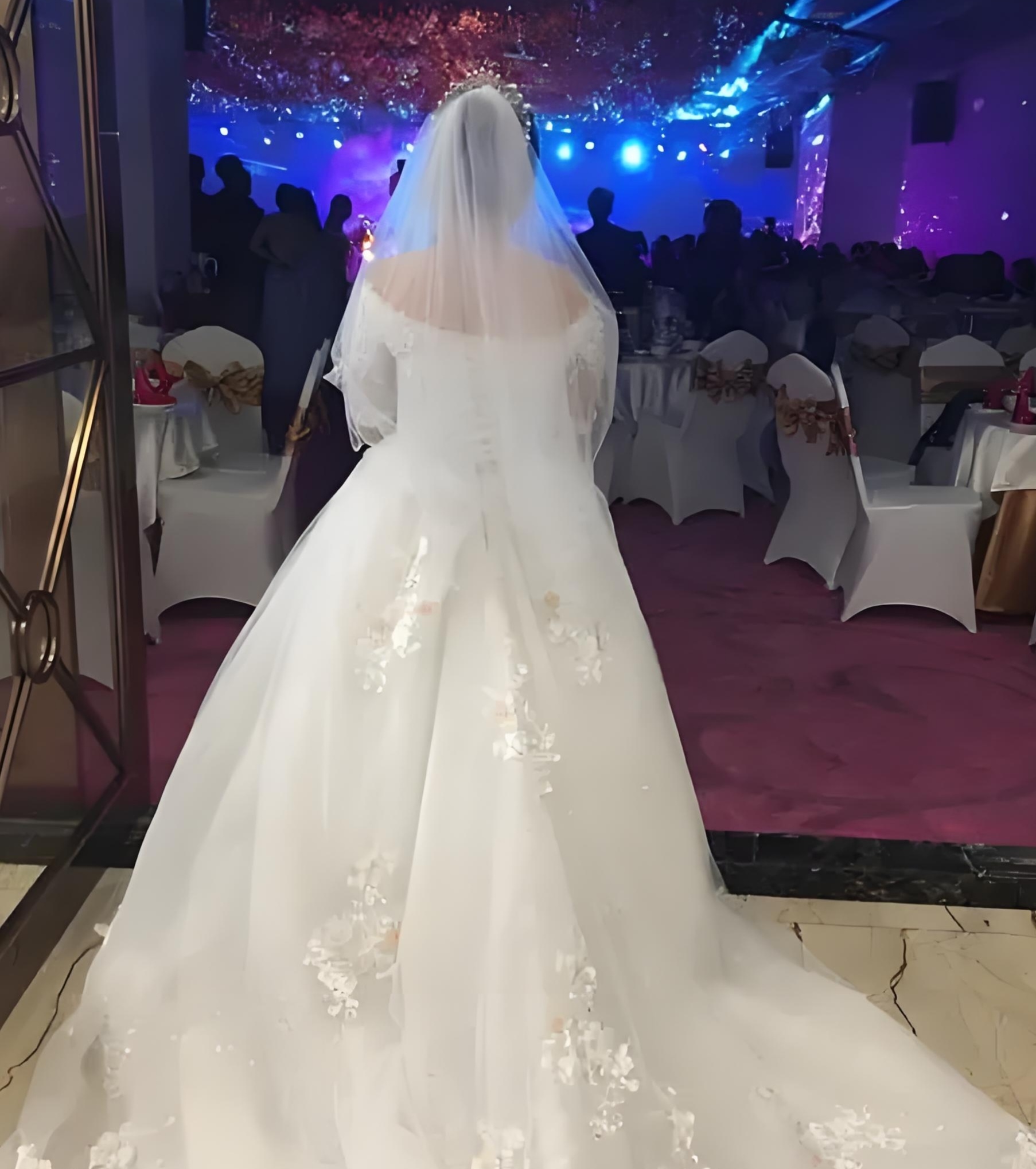 伴娘背影照实拍穿婚纱公主背影婚礼背影照结婚女背影婚礼现场婚礼现场