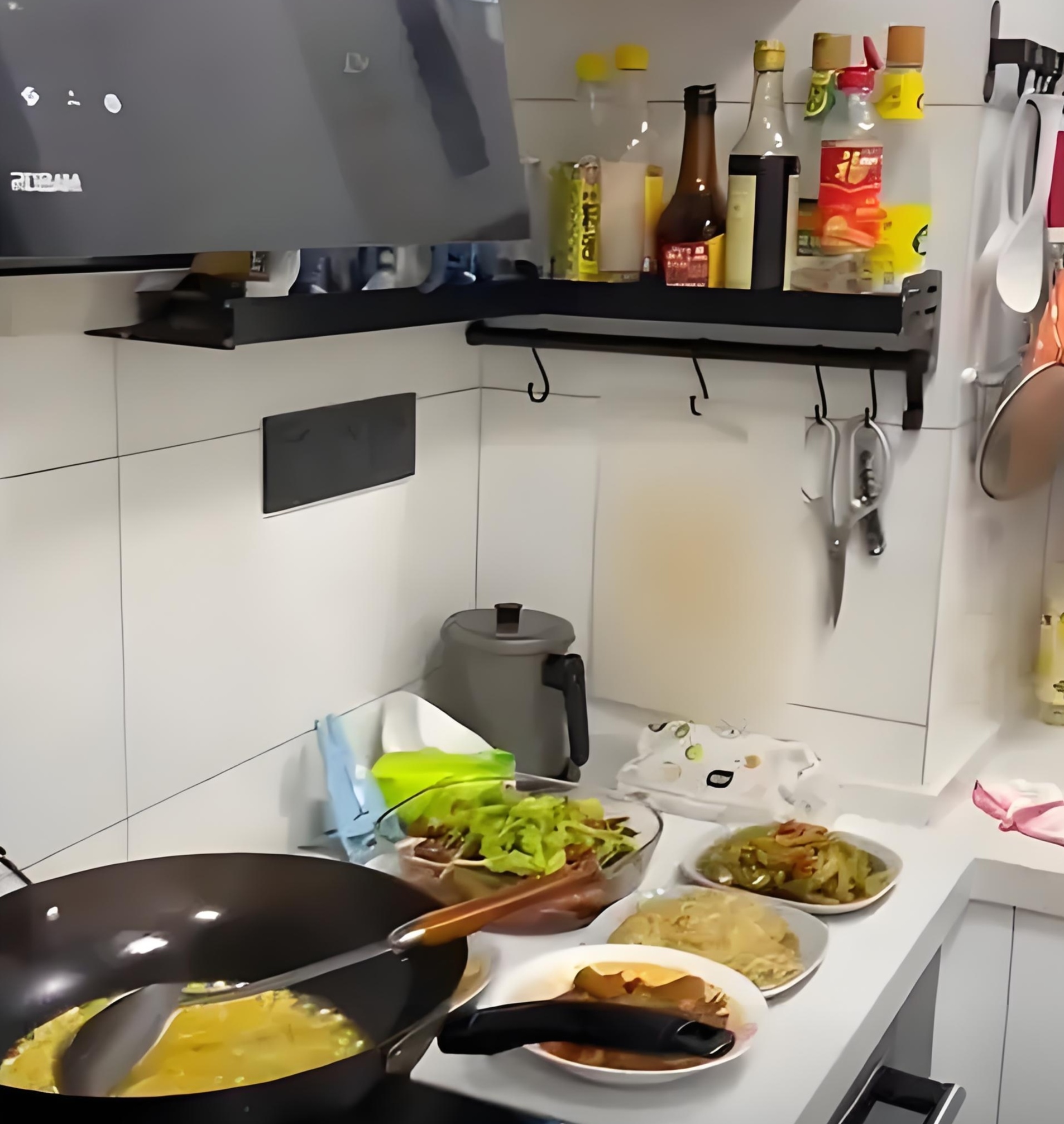 我正在外地出差,接到闺蜜出车祸的消息,回来后连家都没回,直接奔去她