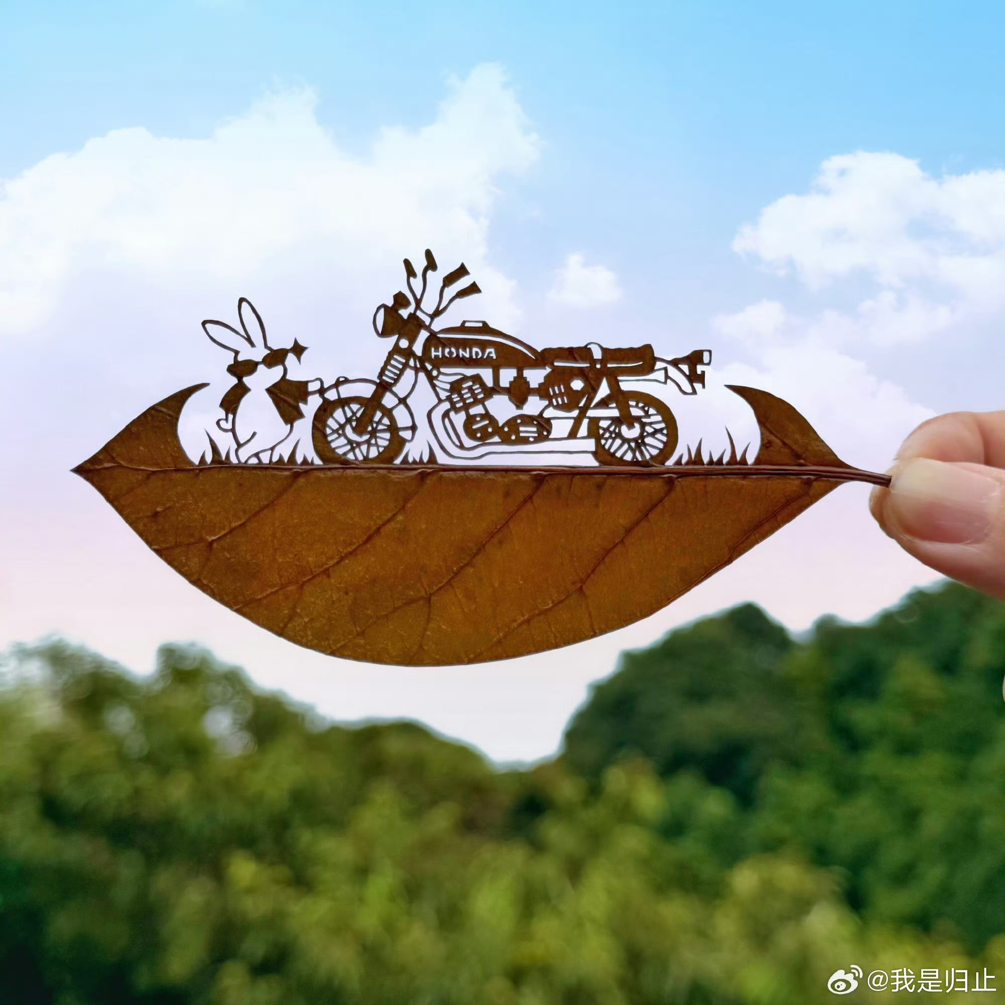 艺术家的树叶剪纸