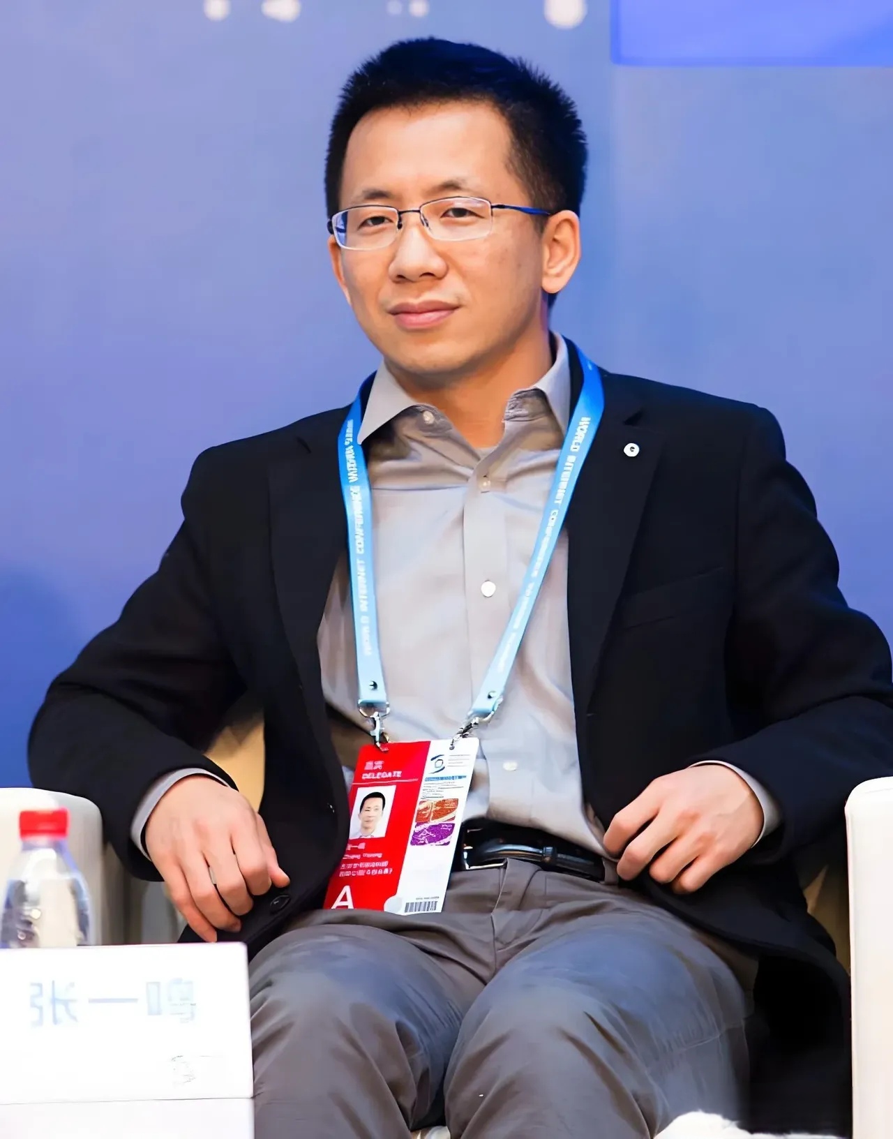其二,tiktok,抖音的创始人张一鸣,83 年出生