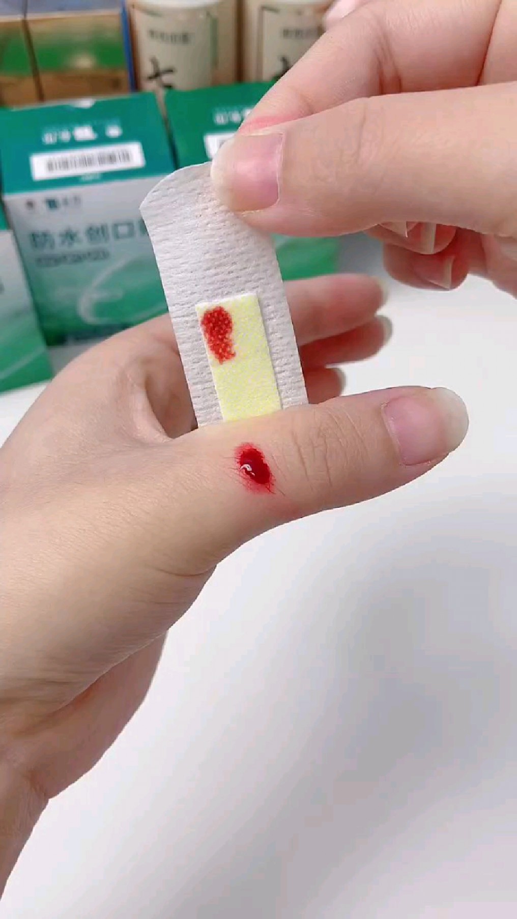 平时不小心受伤了,贴上这个创口贴,防水又耐磨
