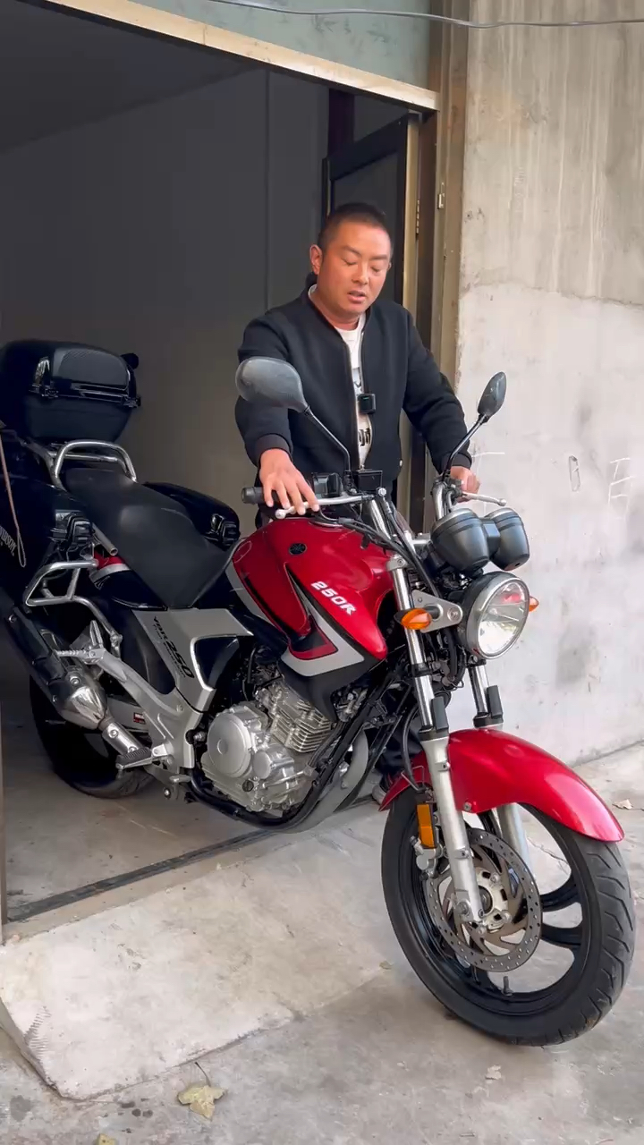 单缸电喷油冷雅马哈天剑王250街车