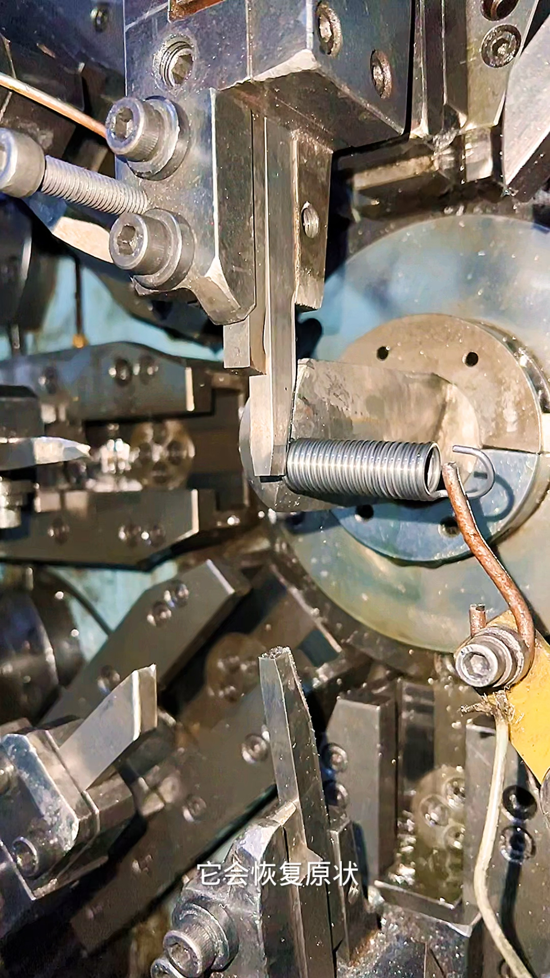 展示拉簧制造过程