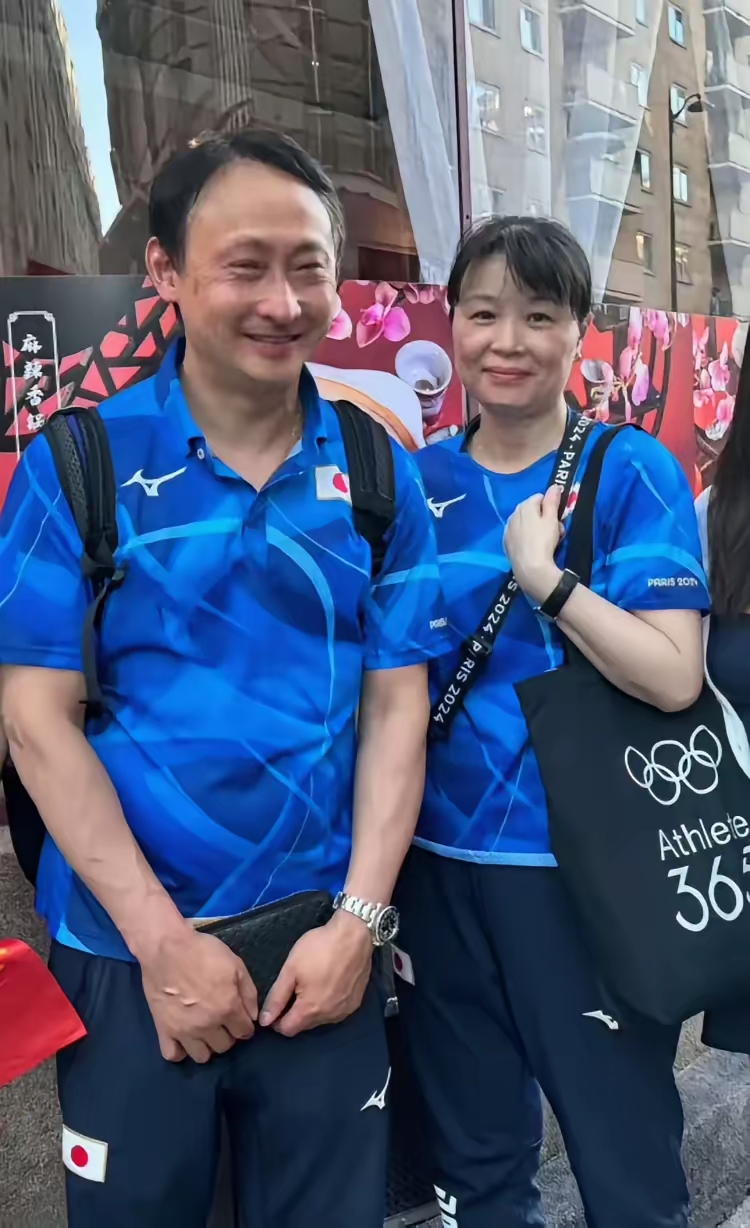 乒乓球员张凌乒乓球运动员张本智和的妈妈图片张本宇父母图片张本美张