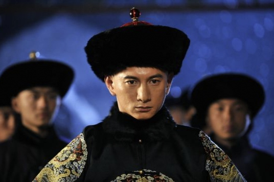 演员,陈建斌说,有一个演员叫吴奇隆,我们俩都演了雍正,结果别人说他是