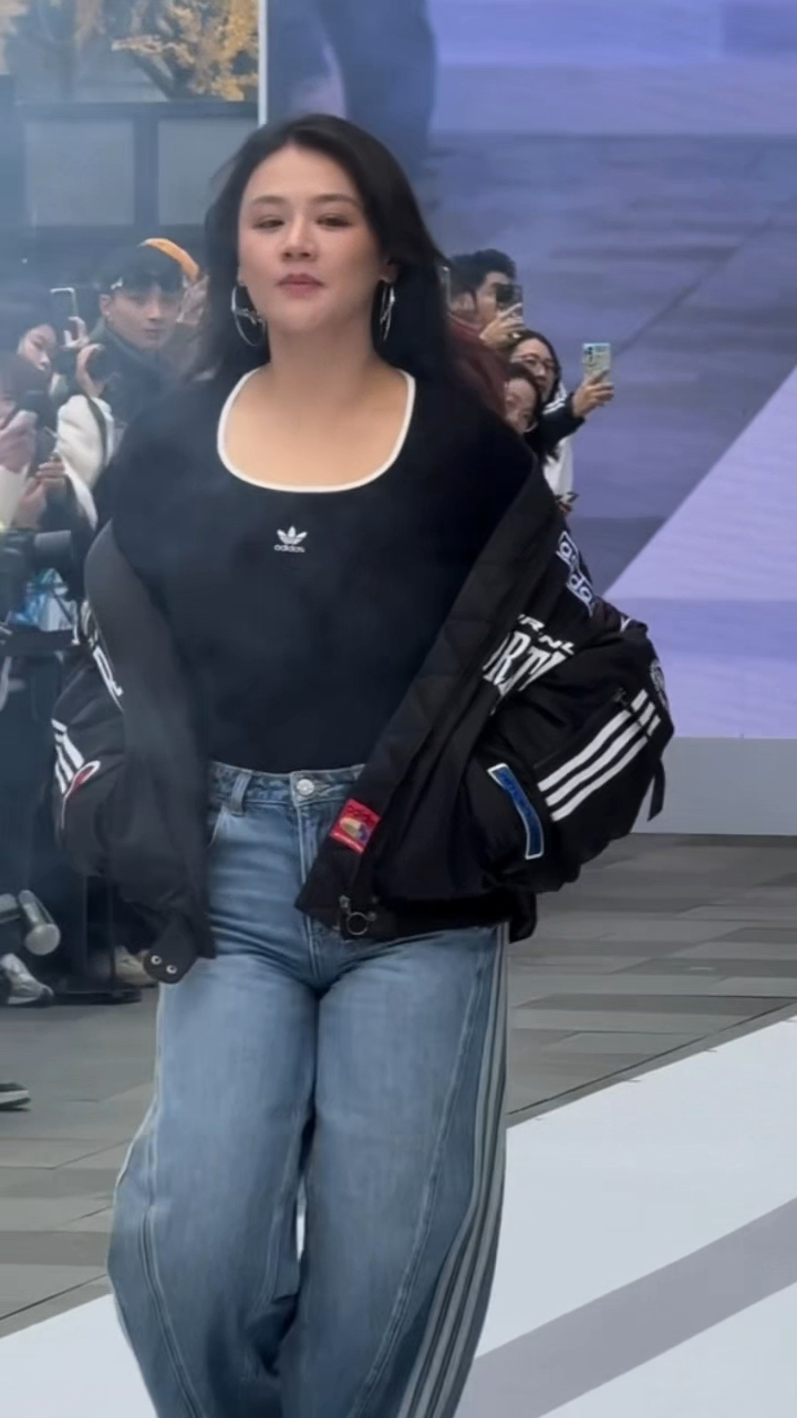 马思纯胖也不影响她颜值,自信的女人最迷人!