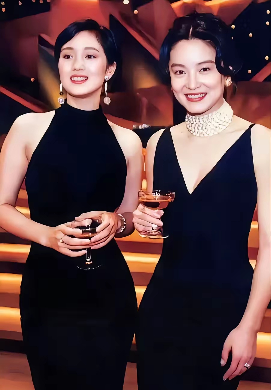 这是巩俐和林青霞的同框合影,你觉得谁更美?