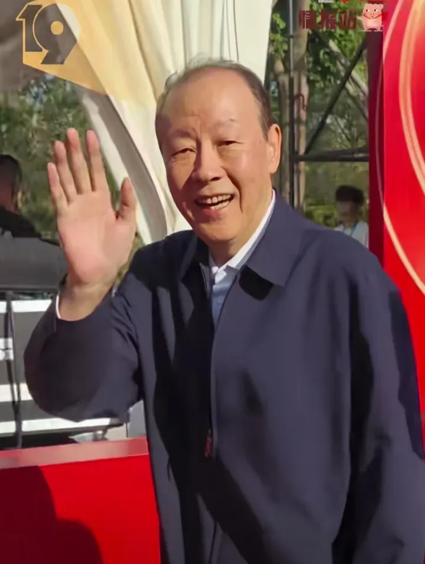 不羡鸳鸯不羡仙,只羡侯总每一天,"外语要学"!