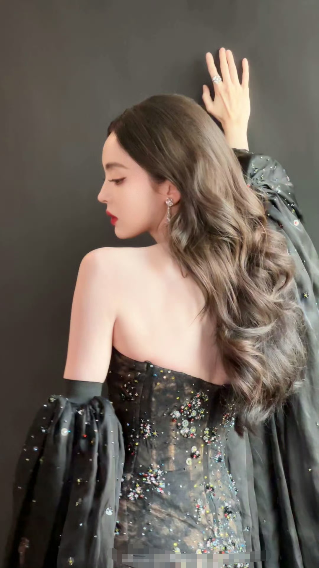 古力娜扎黑纱抹胸魅惑迷人 #热点周际赛