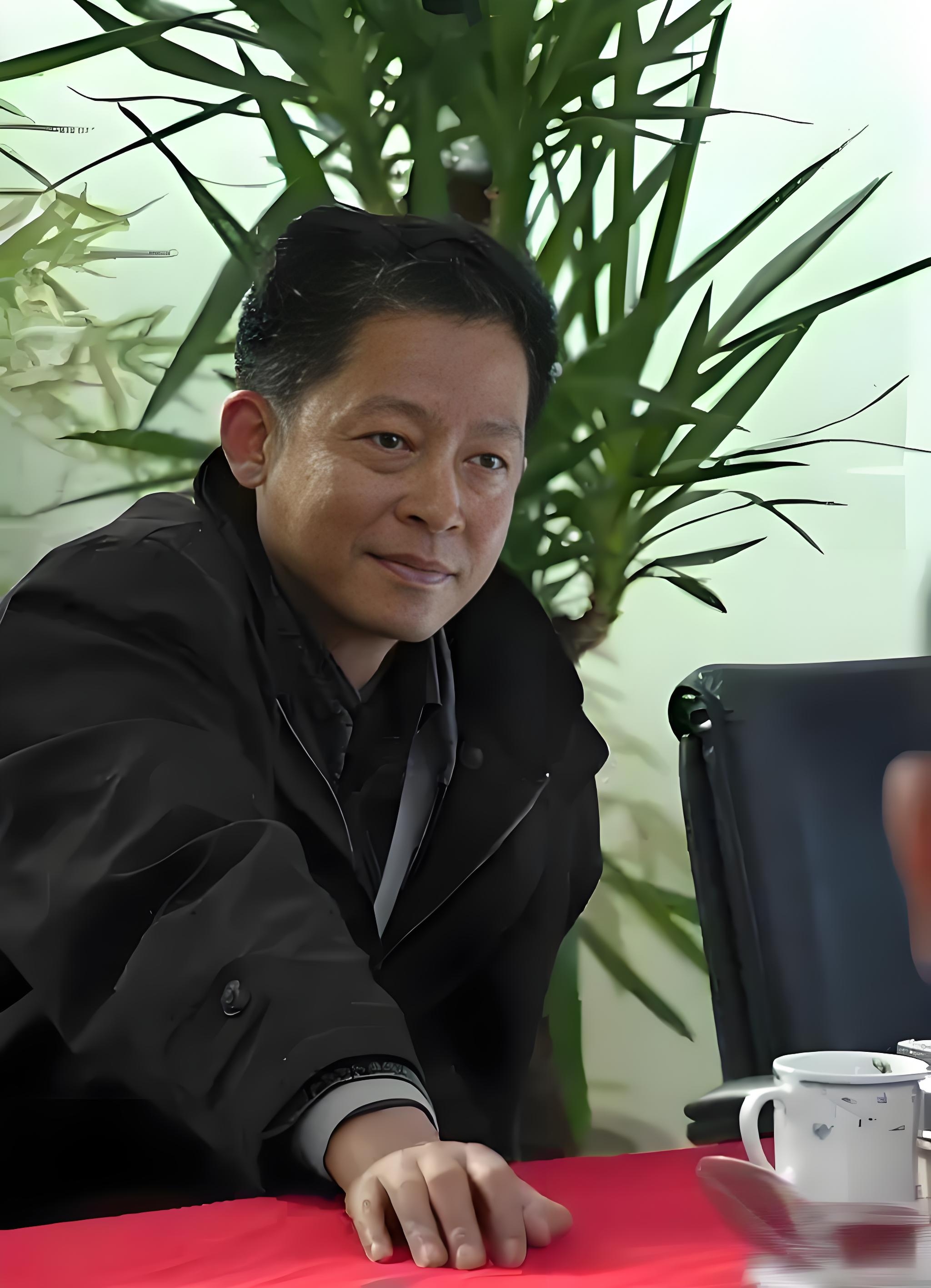 王志文有一句经典台词说:"世界上有两套规则:一套在明,一套在暗