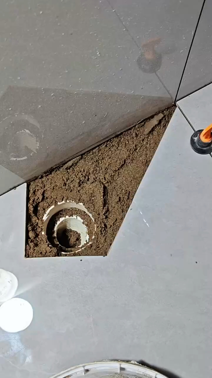 卫生间做个地漏这么辛苦只为了排水快不积水