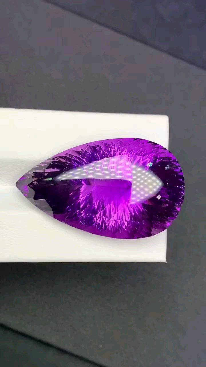 68.2克拉天然水滴形紫水晶 精湛的千禧切工 颜色漂亮 晶体通透