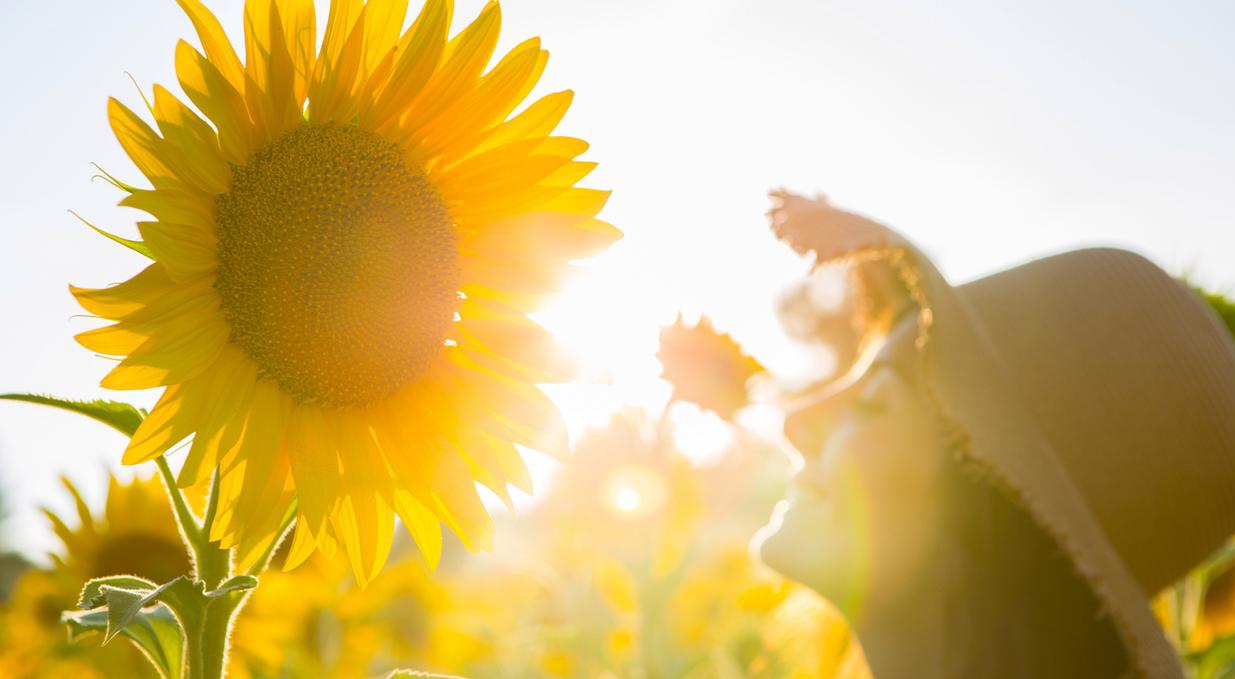 每天给自己一些像"我能做到""我会迎接美好的未来"这样积极的暗示很有