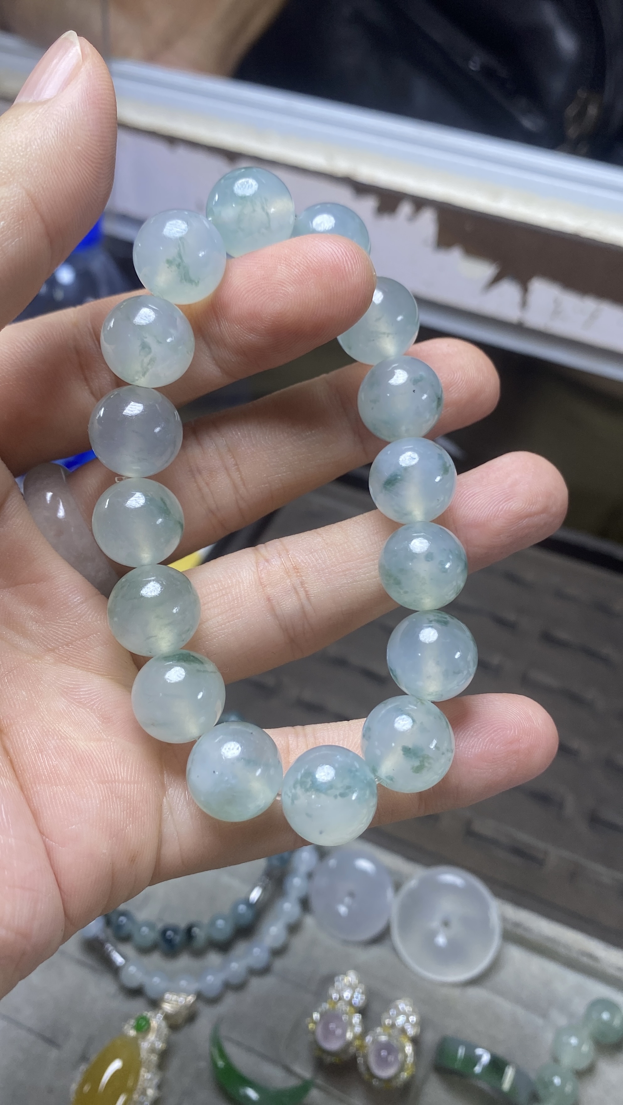 翡翠批发商玉指南针(翡翠玉石批发市场在哪) 第2张