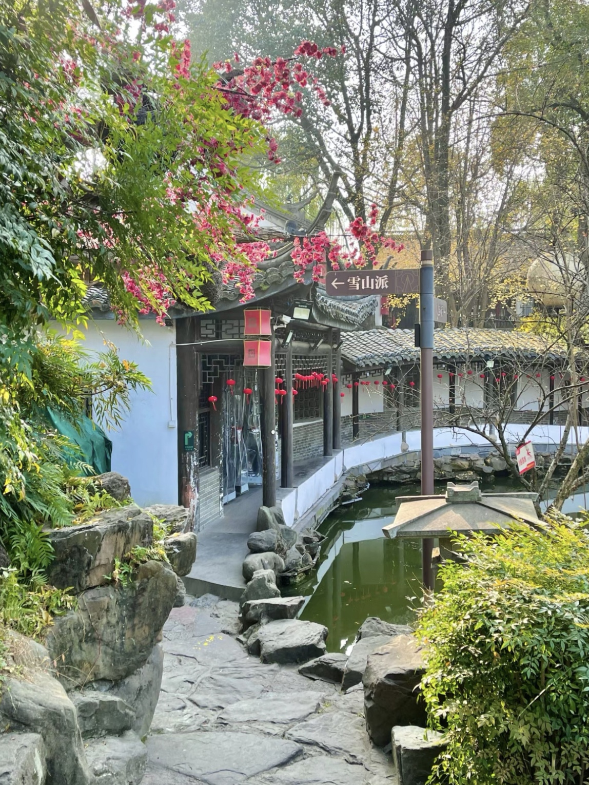 说话做事不轻易伤害他人,在日常交往中,言行举止体现